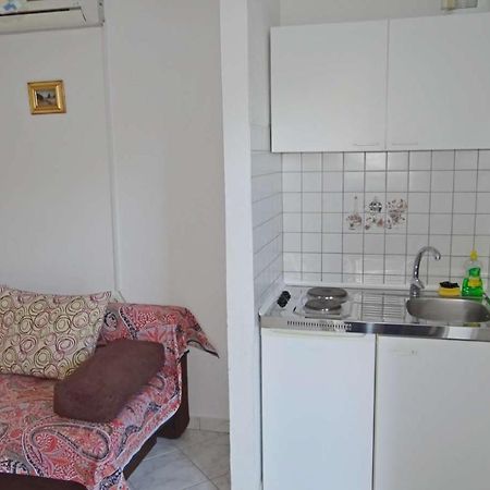 Apartments Tomislav - 120 M From Beach Donji Okrug  Exterior foto