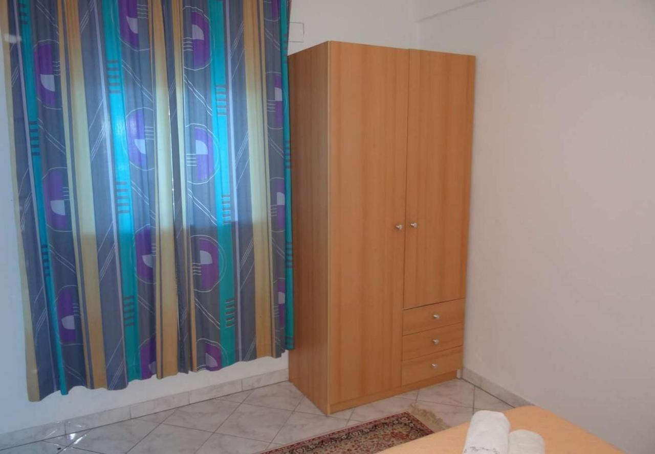 Apartments Tomislav - 120 M From Beach Donji Okrug  Exterior foto