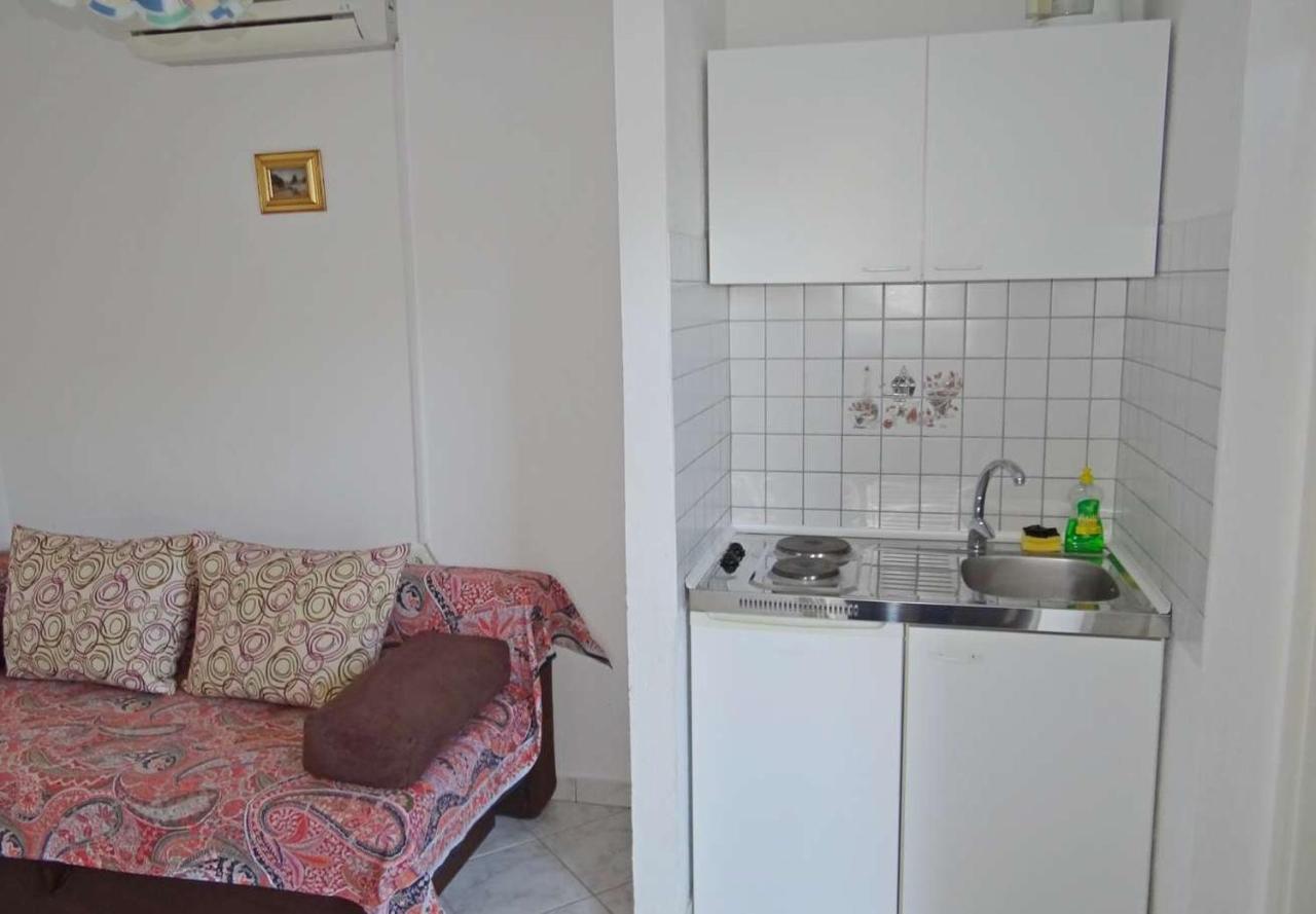 Apartments Tomislav - 120 M From Beach Donji Okrug  Exterior foto
